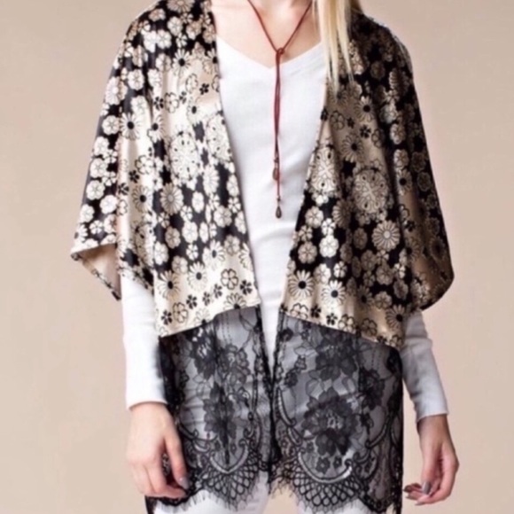 Lacey Gold and Black Kimono - Picture 2 of 4